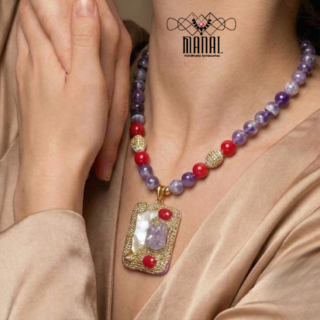 عقد من احجار الاماتيست