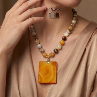 عقد من احجار العقيق السليماني