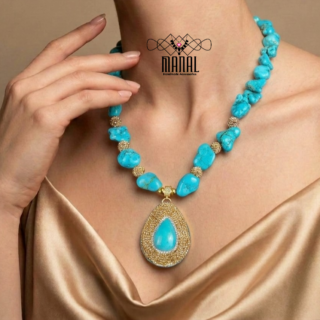 عقد من احجار الفيروز الطبيعي