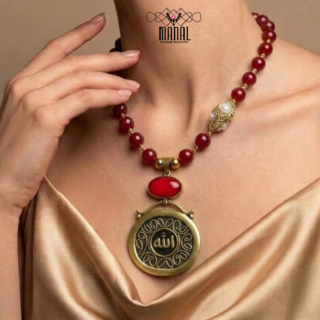 عقد من احجار العقيق