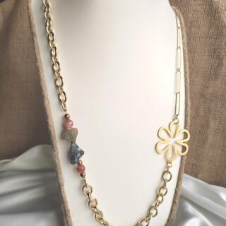 سلسلة. طويلة من أحجار العقيق المنوع ودلاية من النحاس المطلي وسلسلة. طلاءدهب