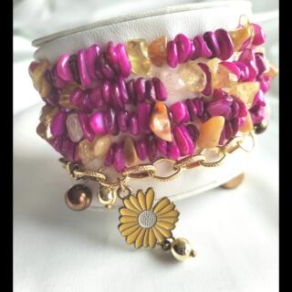 انسيال من العقيق عدة ادوار متصلة وفواصل من الهيماتيت