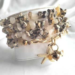 انسيال من العقيق لون اوف. وايت و فواصل الهيماتيت. عدة ادوار. متصلة