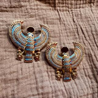 The eagle king brass earrings