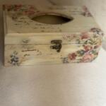 Decoupage tissue box fleurie
