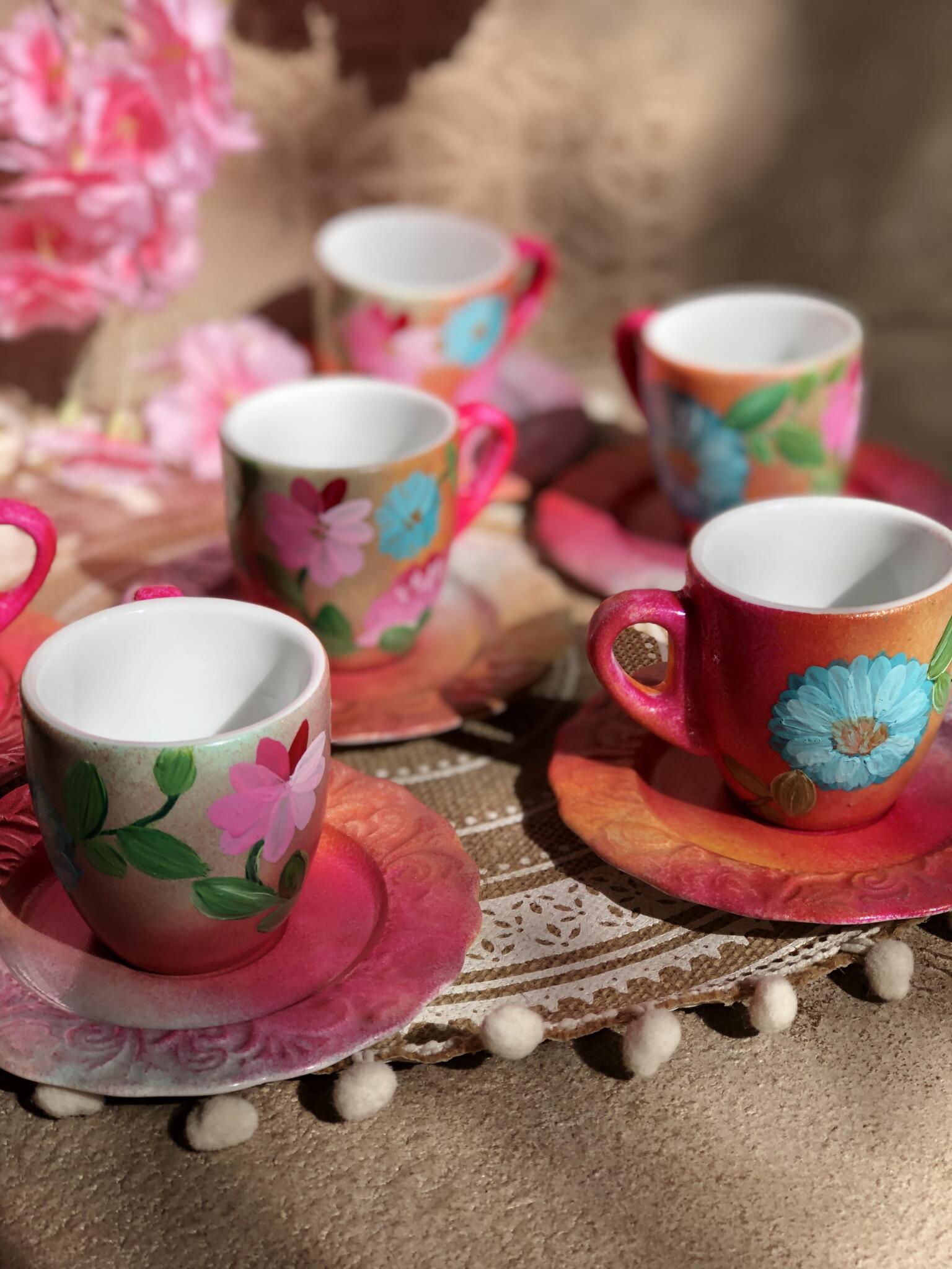 Red coffee cups with flowers 4 IMG 5452 1 scaled