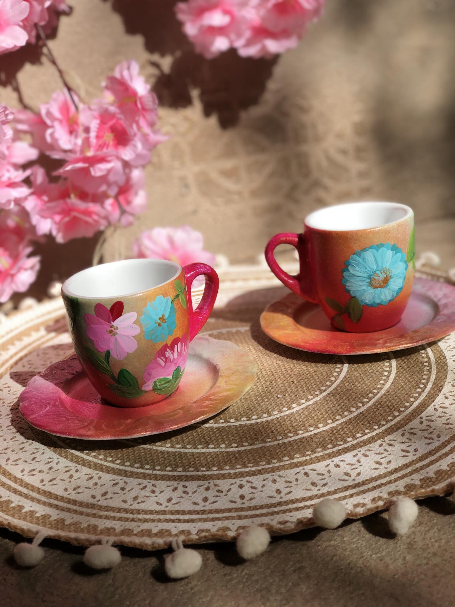 Red coffee cups with flowers 2 IMG 5459 scaled