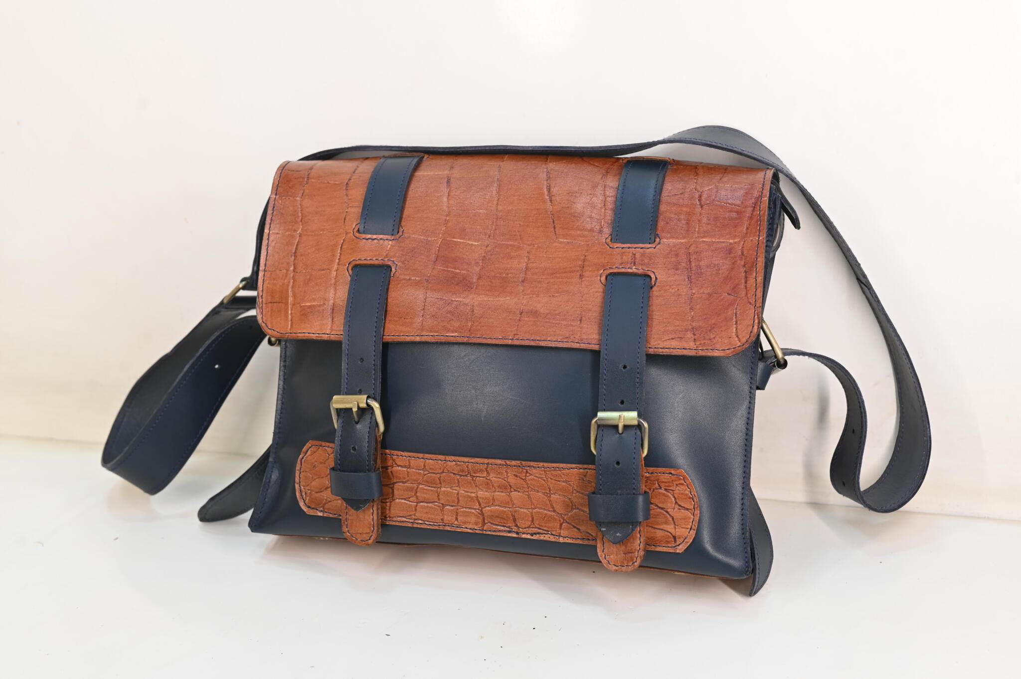 شنطة لاب توب صغير جلد طبيعي يدوي |Handmade Genuine Leather Small Laptop Bag 6 Handmade Genuine Leather Small Laptop Bag