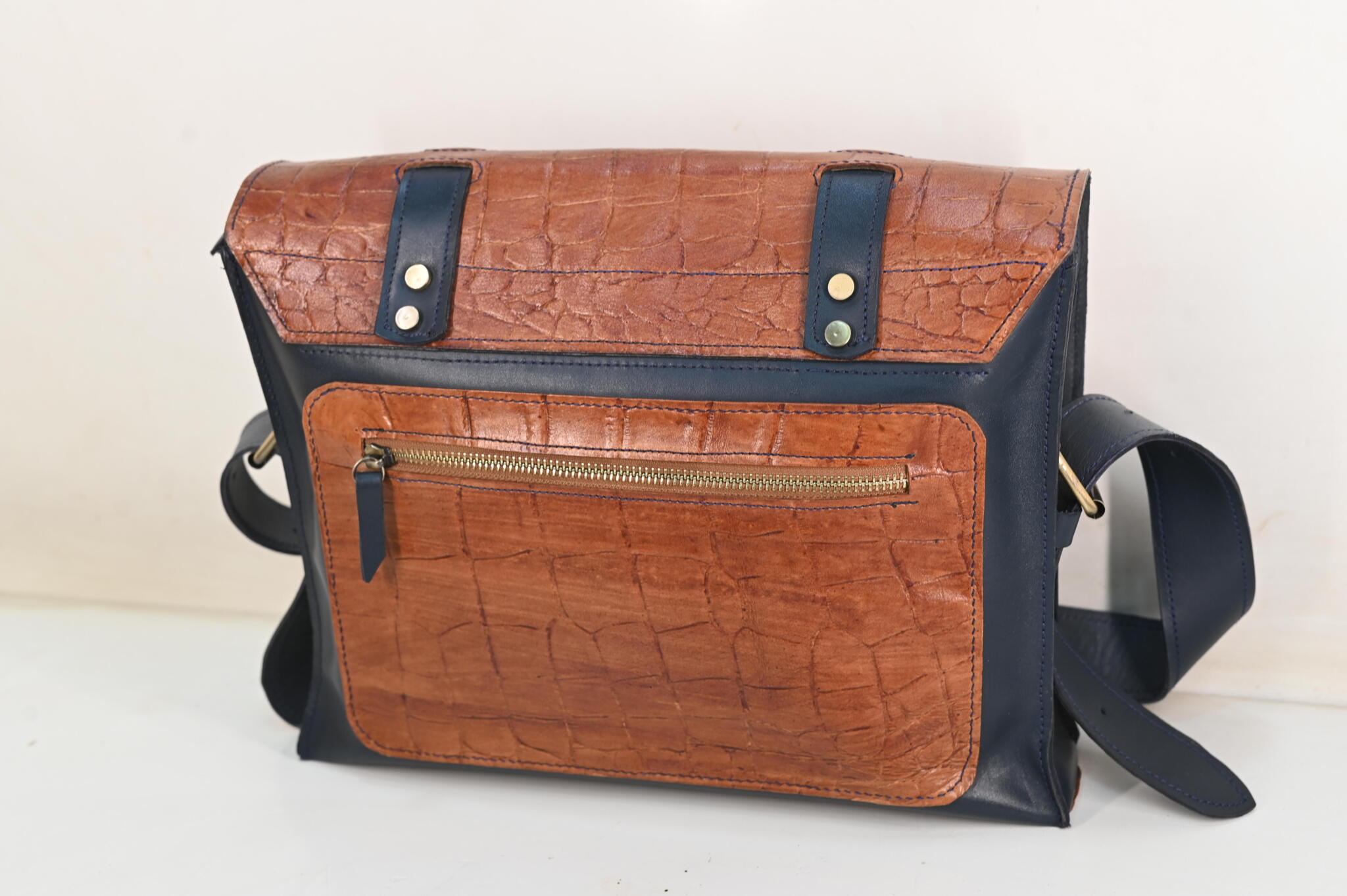 شنطة لاب توب صغير جلد طبيعي يدوي |Handmade Genuine Leather Small Laptop Bag 4 Handmade Genuine Leather Small Laptop Bag2