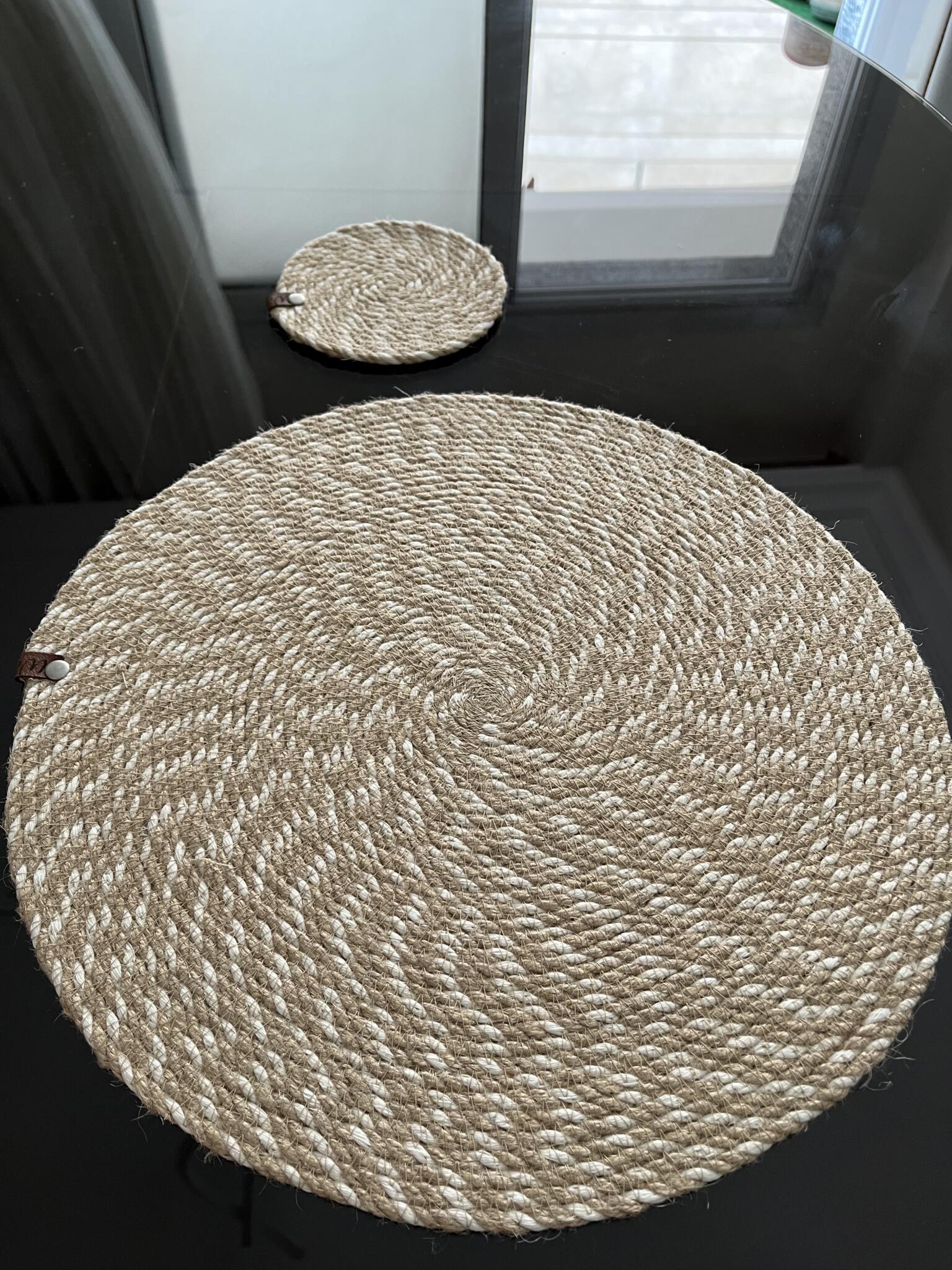 Round Burlap Placemat 2 IMG 6811 scaled