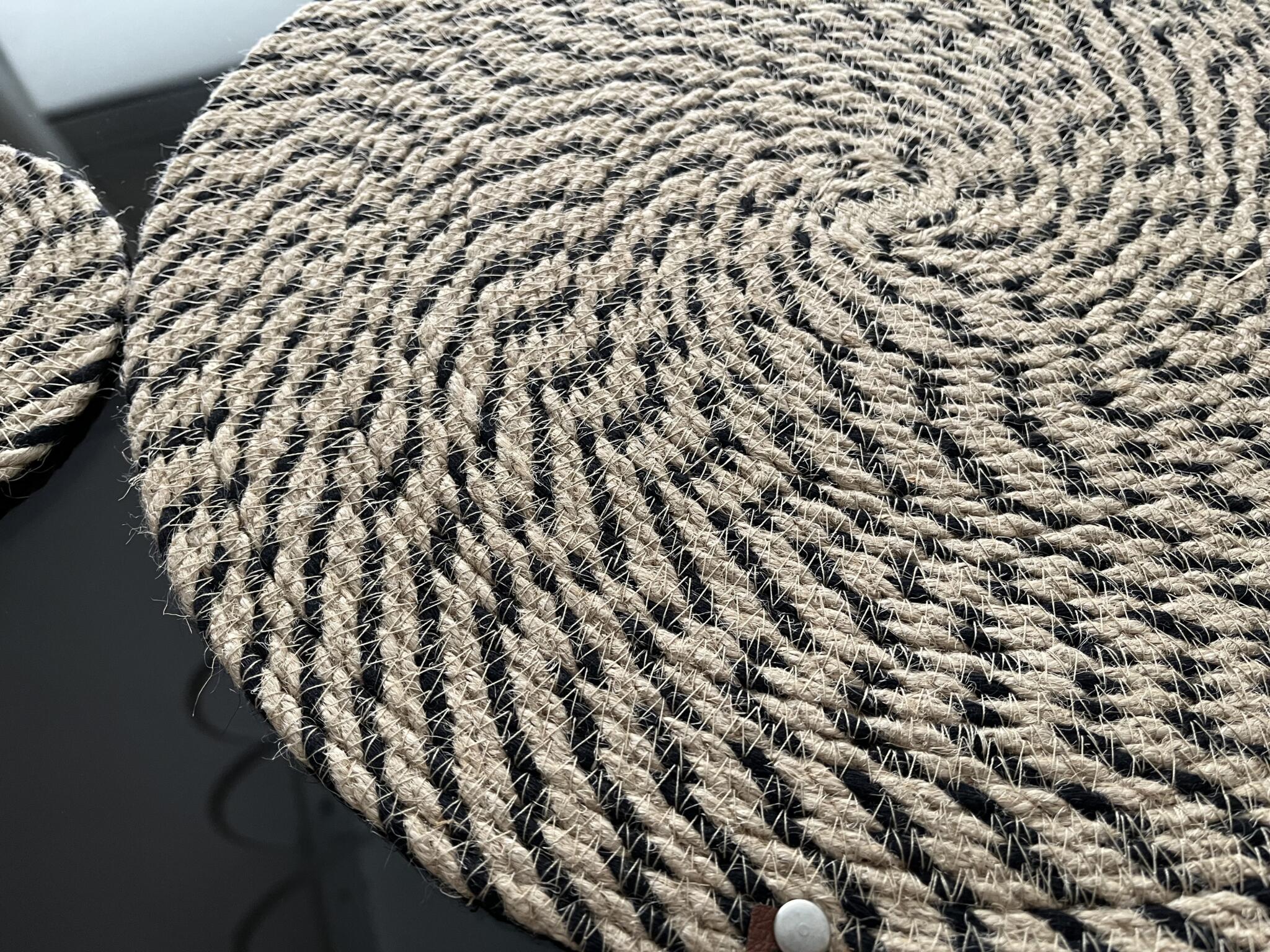 Round Burlap Placemat 2 IMG 6816 scaled