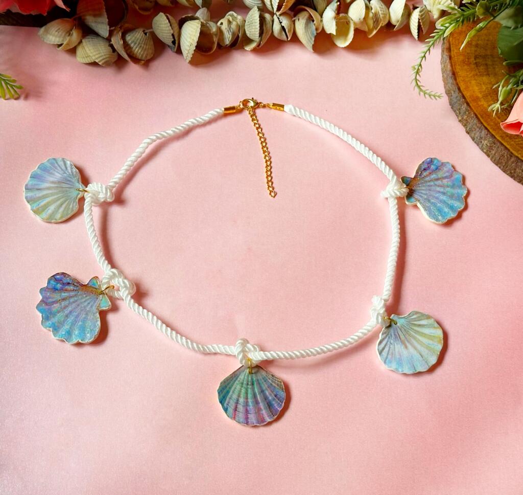 Opalescent Wave Choker