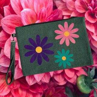 3 flower clutch