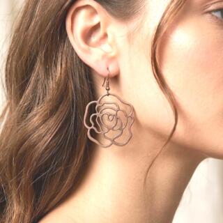 حلق من النحاس الهندي. الاحمر