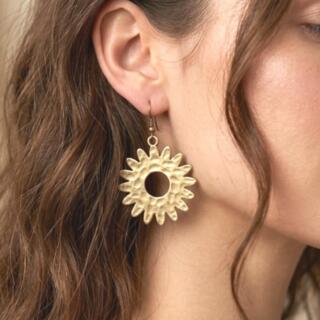 حلق من النحاس البيور المنقوش