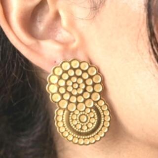 حلق من النحاس المطلي. دهب ونقش. يدوي)