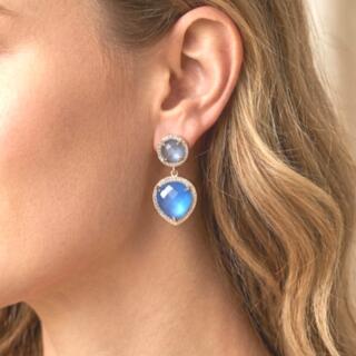 حلق من الزيركون الأزرق. و فصوص من الزيركون. الابيض