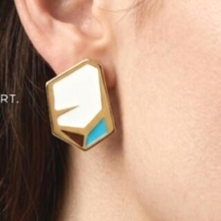 حلق من النحاس المطلي. دهب وملون