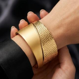 اسورة. من النحاس.المطلي.دهب مقاس. مفتوح