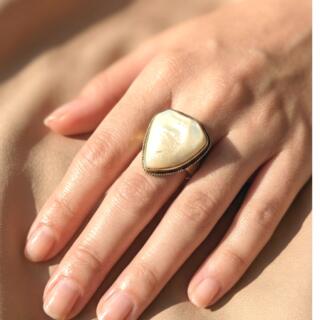 خاتم. من النحاس البيور. مقاس مفتوح وحجر من الصدف