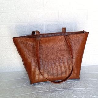 شنطه جلد طبيعي كبيره (طبعة تمساح)