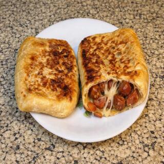 فطيرة سجق شرقي بايتس