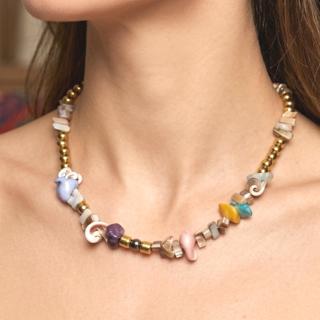 سلسلة. قصيرة العقيق المنوع وسلسلةطلاء. دهب