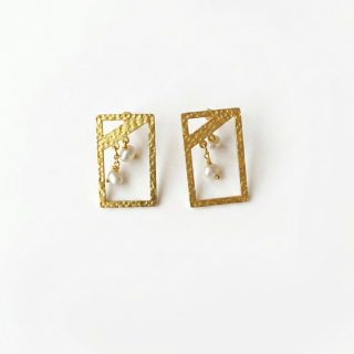 Gold Platted Silver Square earring with Pearls-حلق فضة مطلي ذهب مع لولي