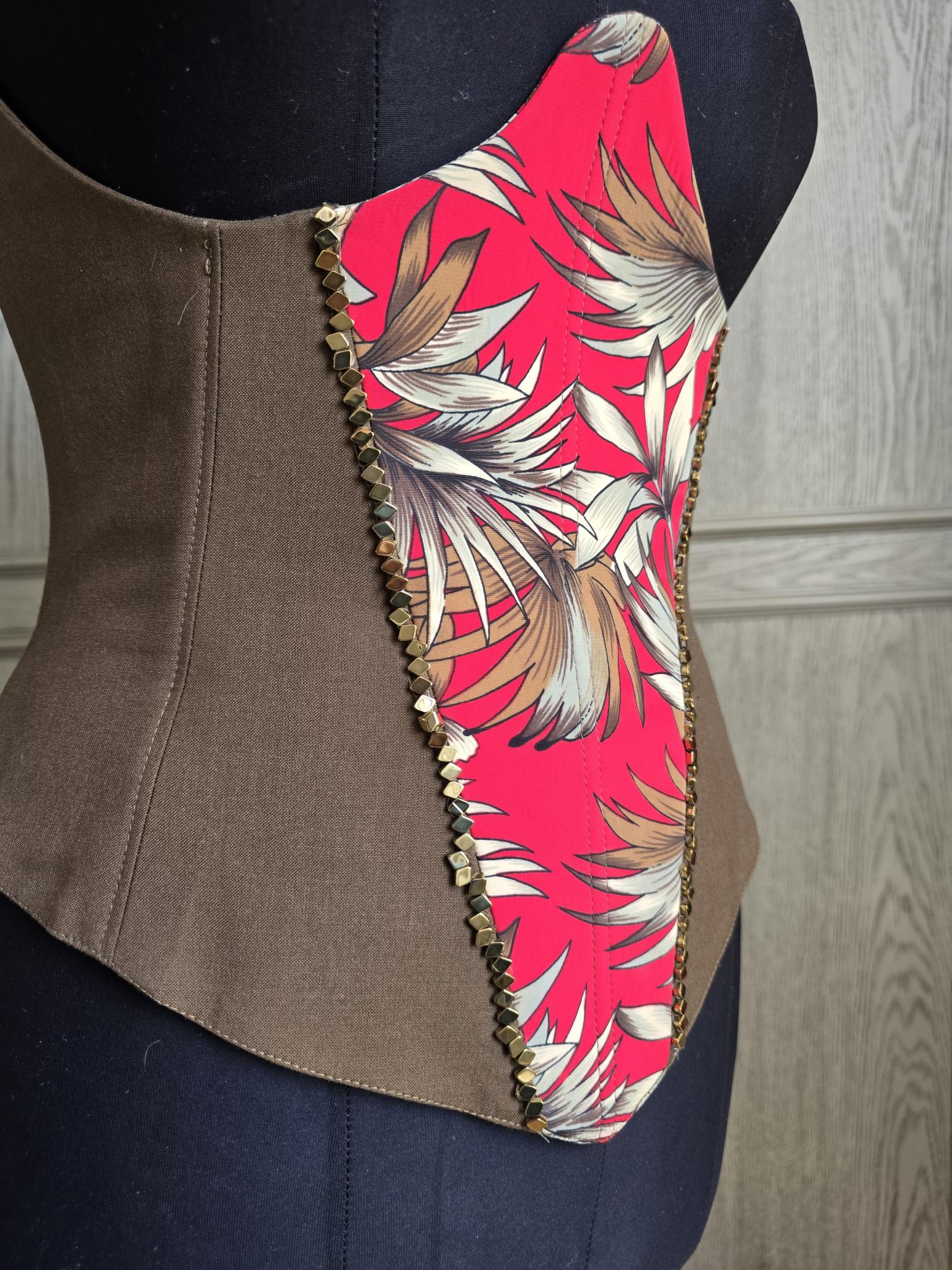 Red-brown corset 5 20260510 134918 scaled