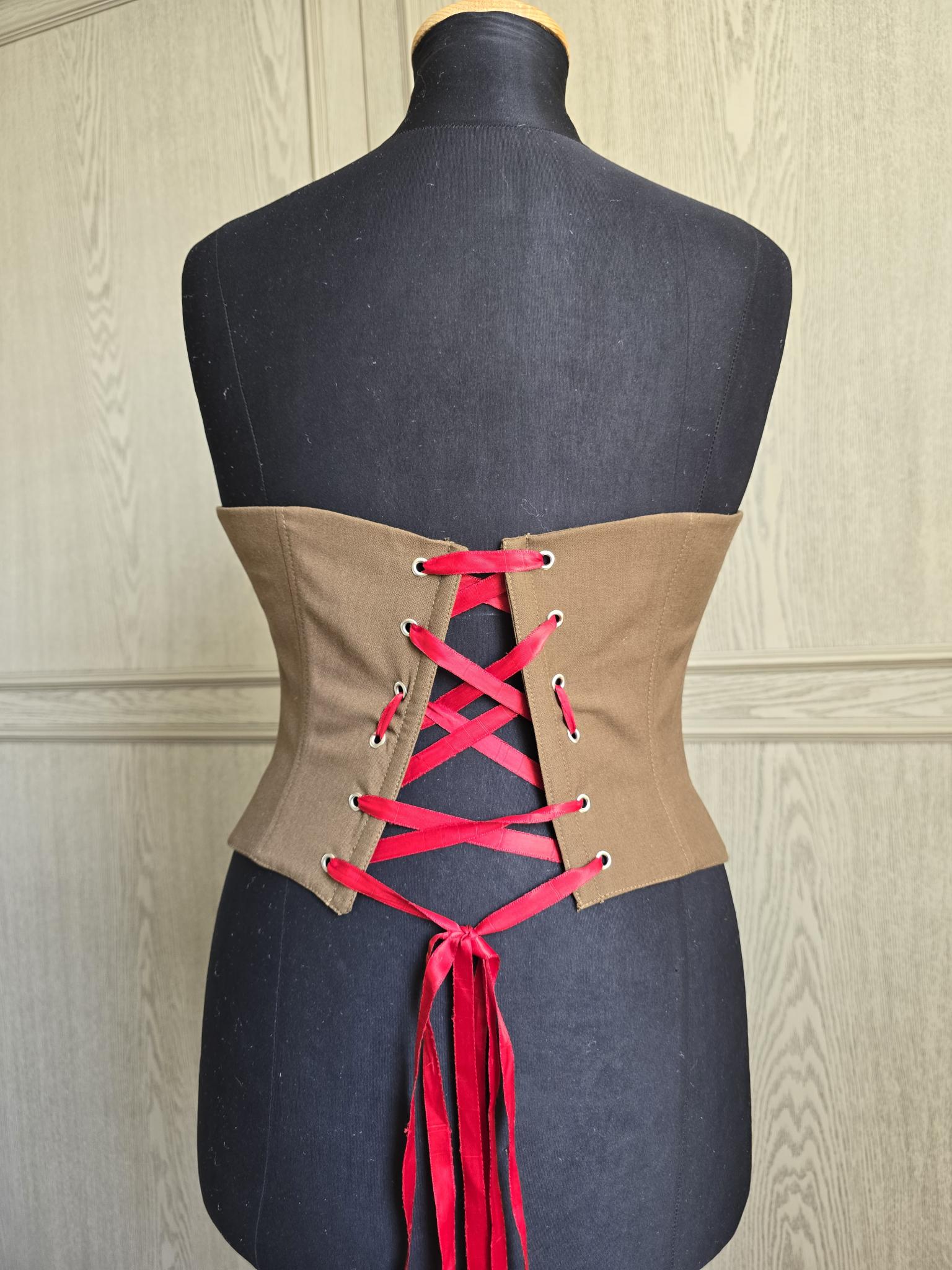 Red-brown corset 4 20260510 134938 scaled
