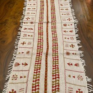 Siwi Embroidered Handwoven Linen Runner