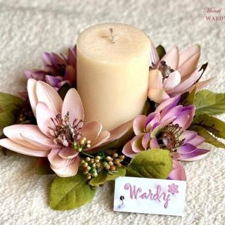 Flowers and candle wreath..