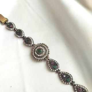 اسورة من النحاس البيور الأحمر ومزينة. بالزيركون