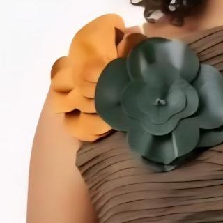 Leather brooch (flowe)