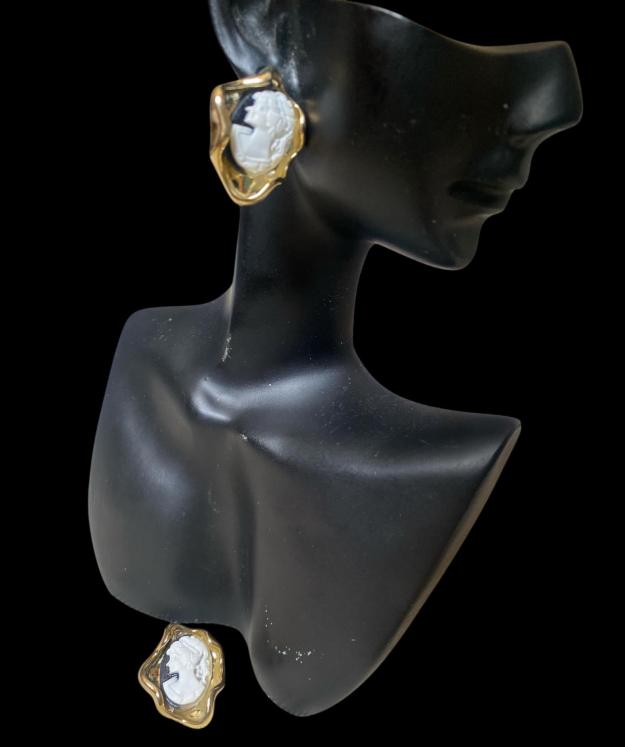 Elegant Earring 1 Elegant Earring