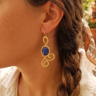 Gold plated brass earrings with lapis lazuli stones (E213XMG)