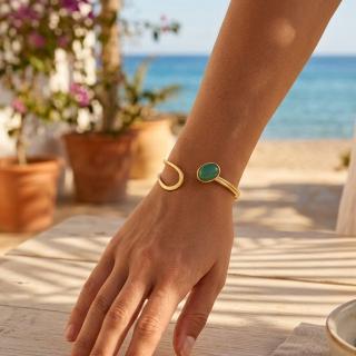 Gold plated brass cuff bracelet with green agate stone (B200XMG)