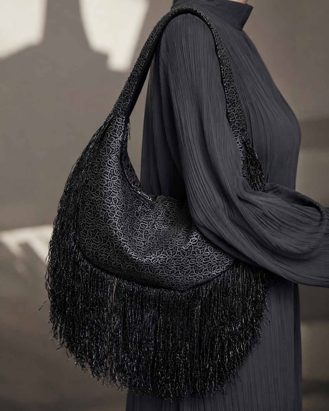 Fumee glittering tassels bag 2 2479C423 38C6 42DD 912F 7D051B4F3DFE