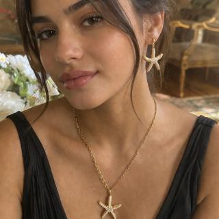 سلسلة من النحاس المطلي بالذهب بالحلق