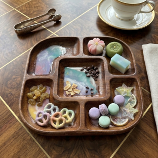 snacks plate with 5 sechtions and colorful waves design