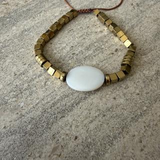 Hematite bracelet with a shell middle stone