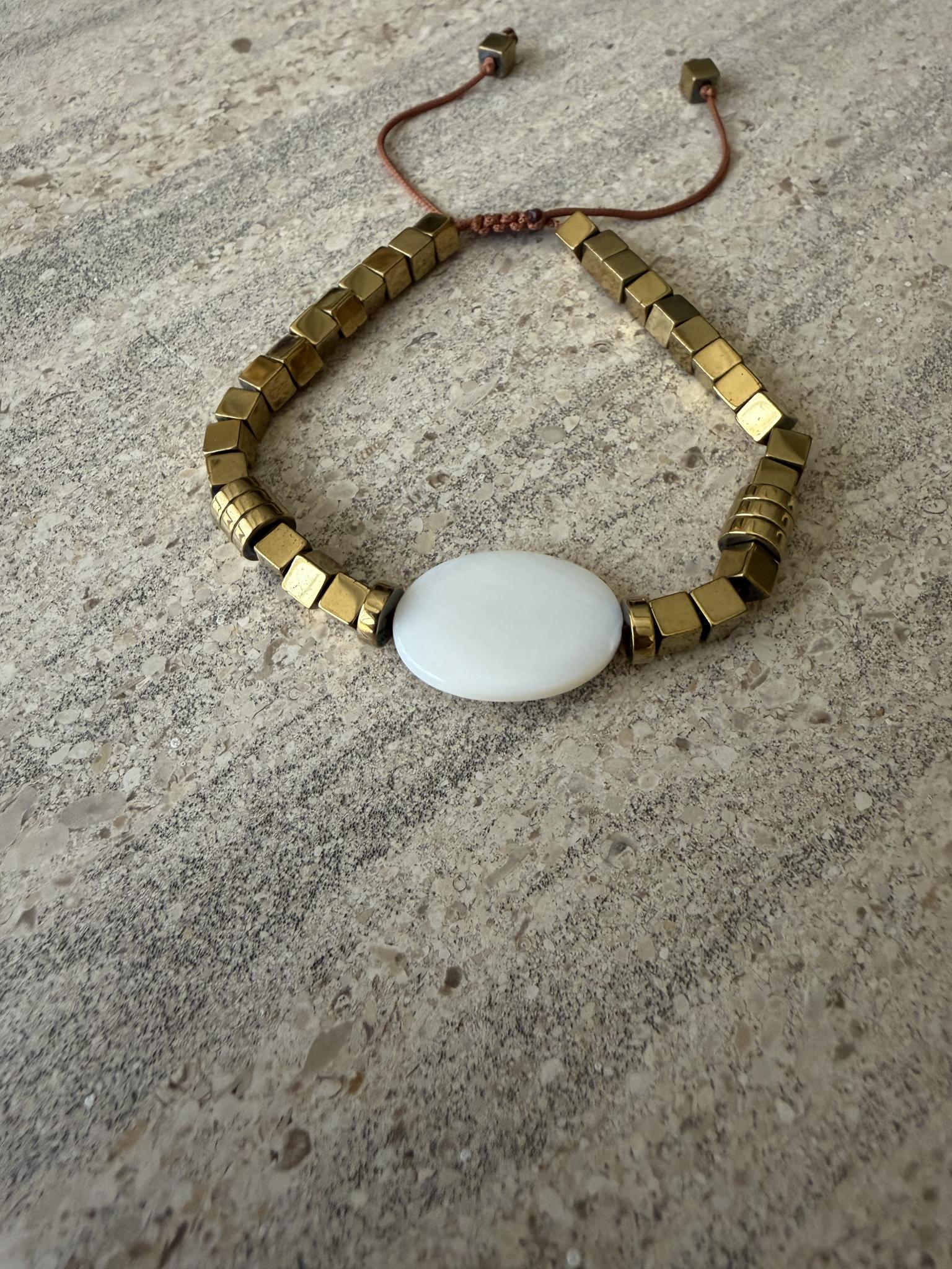 Hematite bracelet with a shell middle stone 1 Hematite bracelet with a shell middle stone