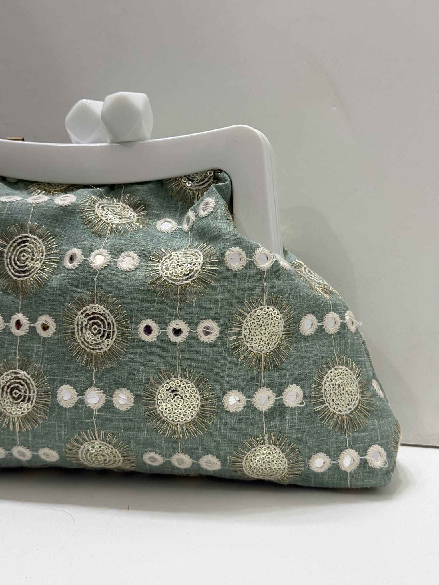 Mint pouch 2 IMG 3094 scaled
