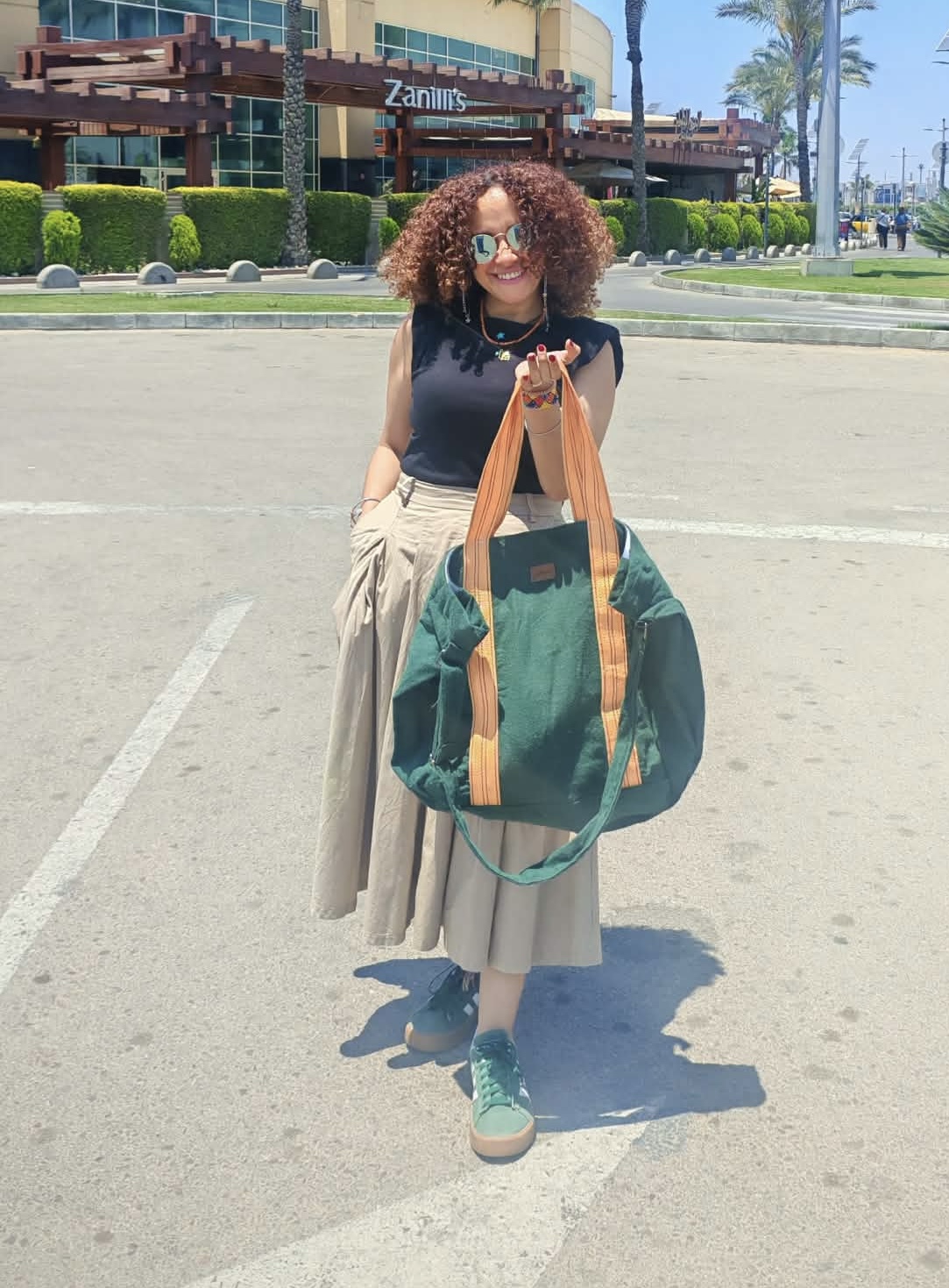 Extra large Dark green bag with orange strap 6