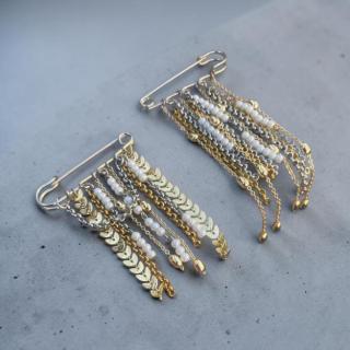 Elegant chains brooch