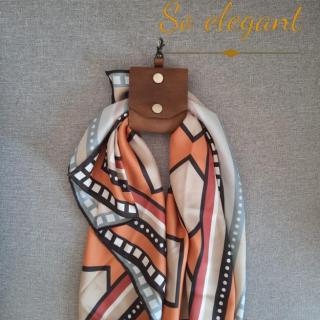 The scarf keeper charm