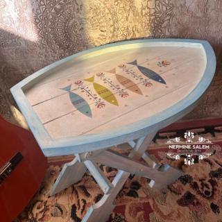 Boat-shaped table