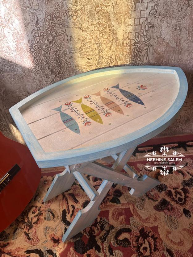 Boat-shaped table 1 Boat-shaped table