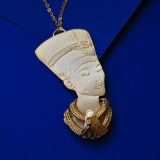 " سلسلة "الجميلة أتت نفرتيتي