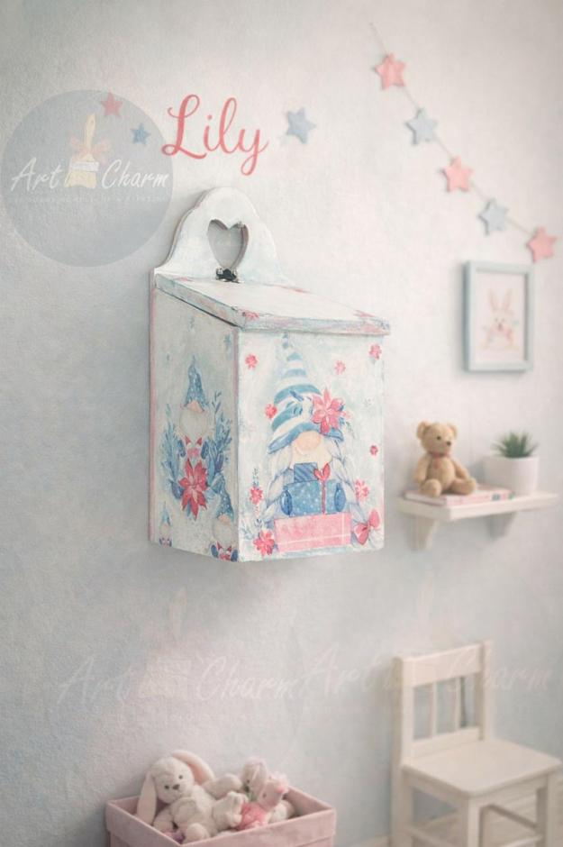 shabby chic gnomes hung kids organizer 3 cropped WhatsApp Image 2026 07 07 at 12.25.26